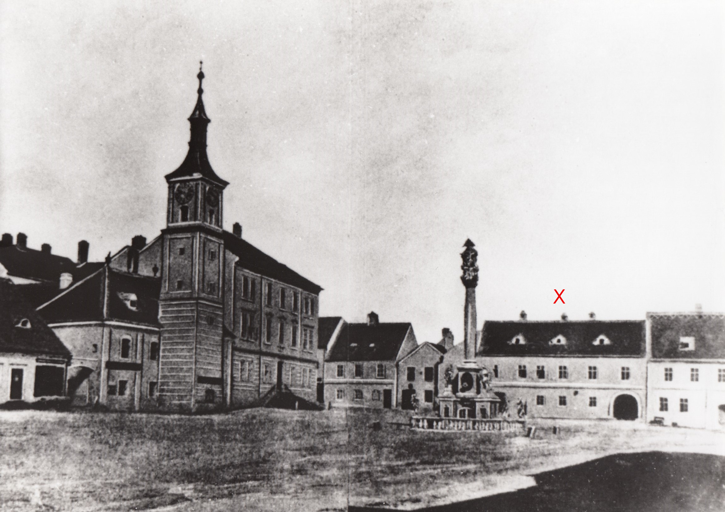 Das Haus Hauptplatz Nr. 5 (rotes X) in dem sich jedenfalls in der zweiten Hälfte des 17. Jahrhunderts die Apotheke befand.