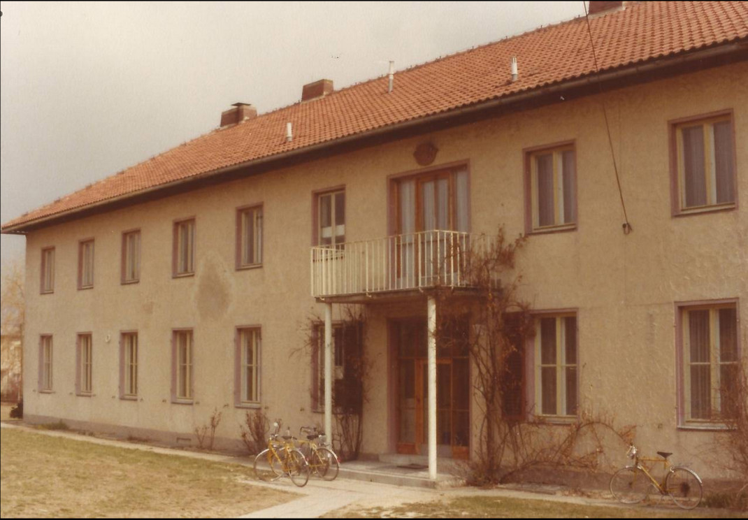 Die Westseite des Kolpinghauses im Jahre 1979 als darin die Allgemeine Sonderschule Mistelbach untergebracht war