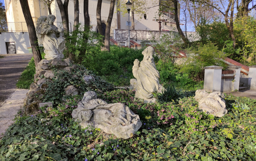 Jesus am Ölberg mit schlafenden Jüngern - Figurengruppe am Kirchenberg