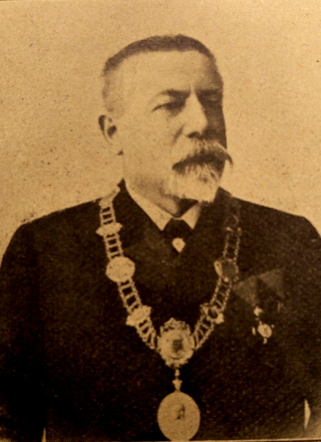 Bürgermeister Freund mit der von ihm gestifteten Bürgermeisterkette im Jahre 1908