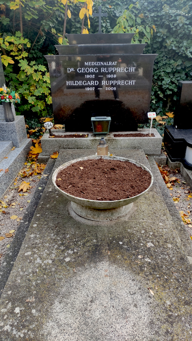 Dr. Rupprechts letzte Ruhestätte auf dem Mistelbacher Friedhof
