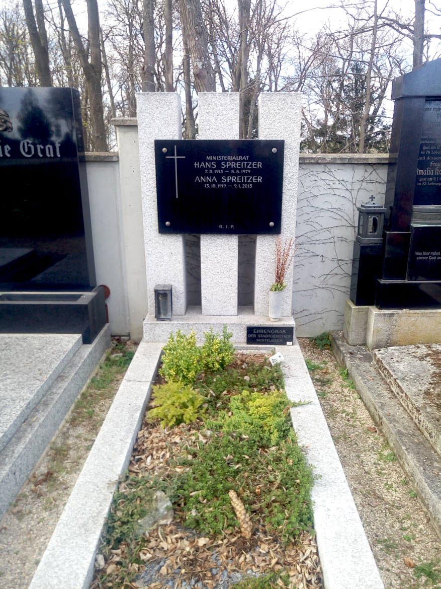Spreitzers Ehrengrab auf dem Mistelbacher Friedhof