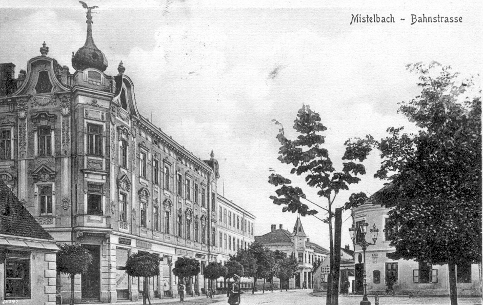 Links das von Stadtsekretär Zickl erbaute prachtvolle Wohn- und Geschäftshaus Bahnstraße Nr. 1 - Aufnahme: etwa um 1910