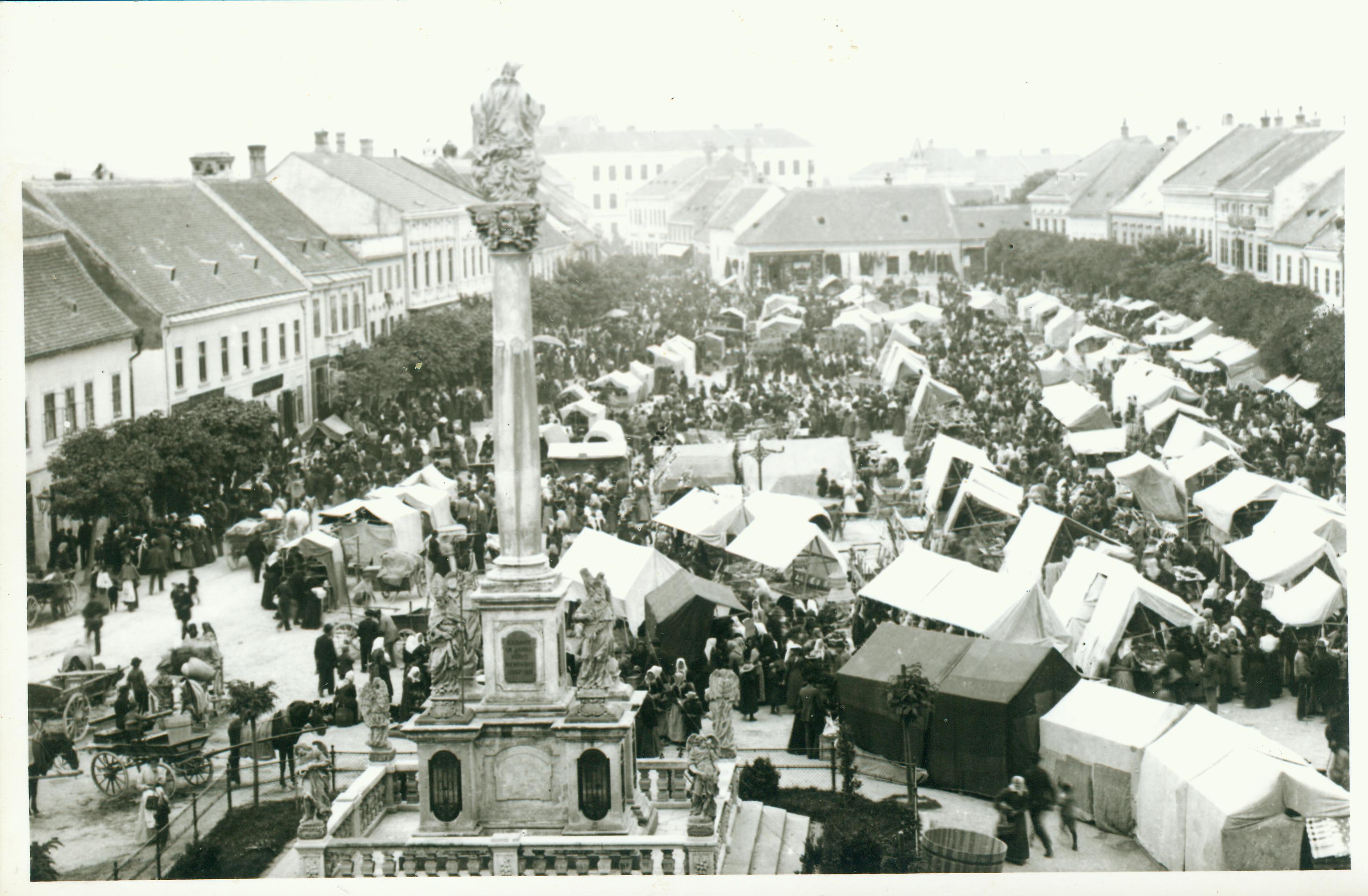 Jahrmarkt auf dem Mistelbacher Hauptplatz 1910