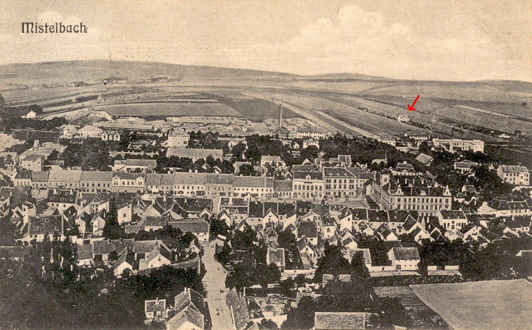 Die außerhalb der Stadt gelegene Schießstatt Nr. IV auf einer Ansicht um etwa 1910; der unterhalb davon schräg verlaufende Feldweg ist heute die Pater Helde-Straße