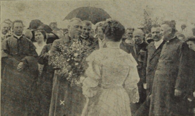 Begrüßung des Ehrengastes Fürsterzbischof Kardinal Dr. Nagl bei der Eröffnung der Passionsspiele 1911