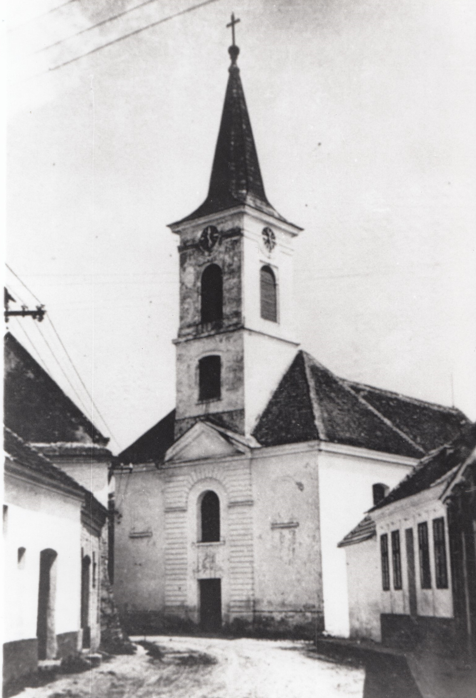 Die alte Pfarrkirche wie sie von 1890 bis zur ihrer Zerstörung 1945 aussah, hier auf einer Aufnahme aus den 1930er Jahren