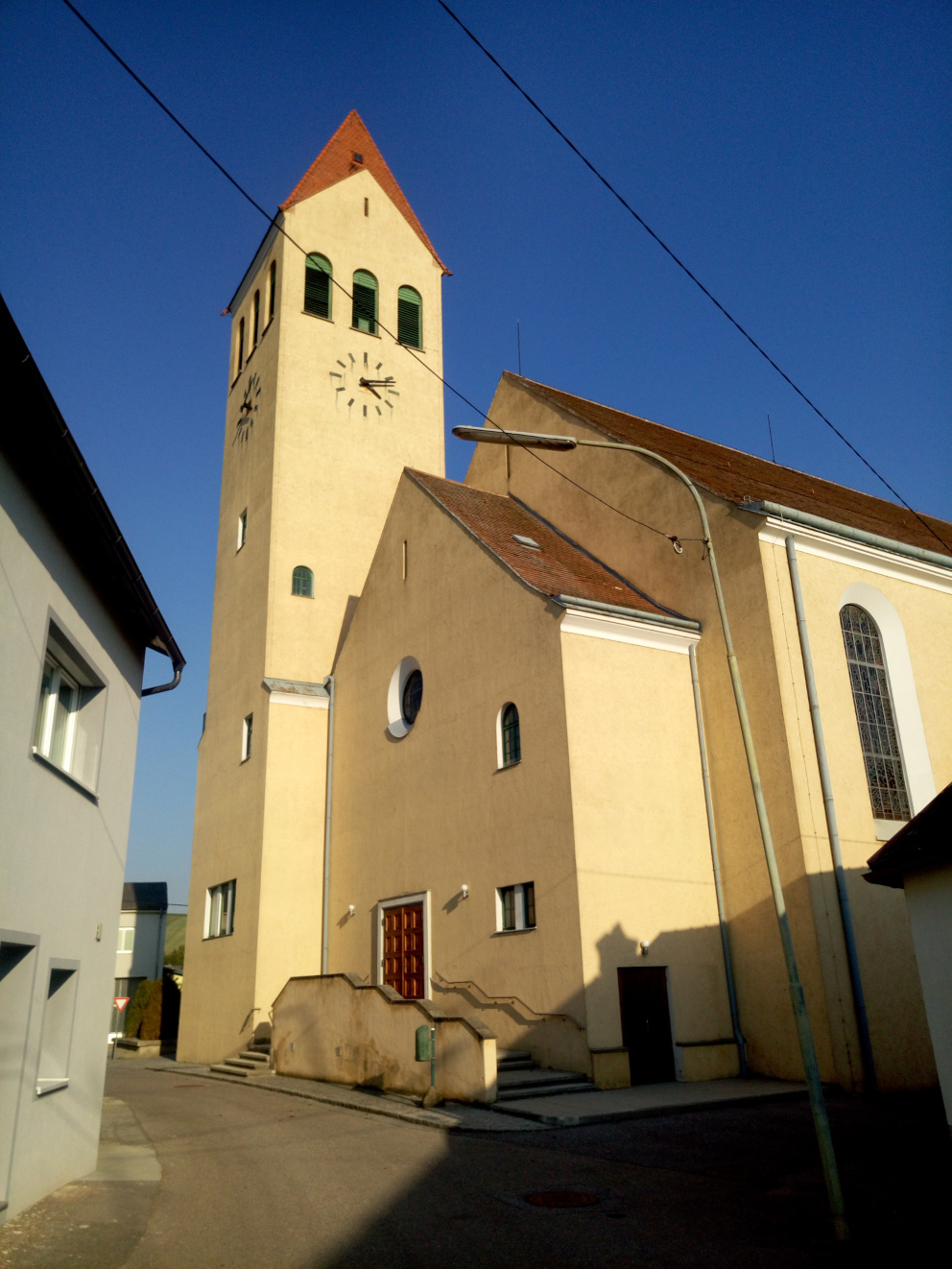 Die 1951 fertiggestellte neue Pfarrkirche von Eibesthal