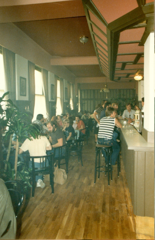 Das Innere des Café Harlekin kurz nach der Eröffnung im Sommer 1983