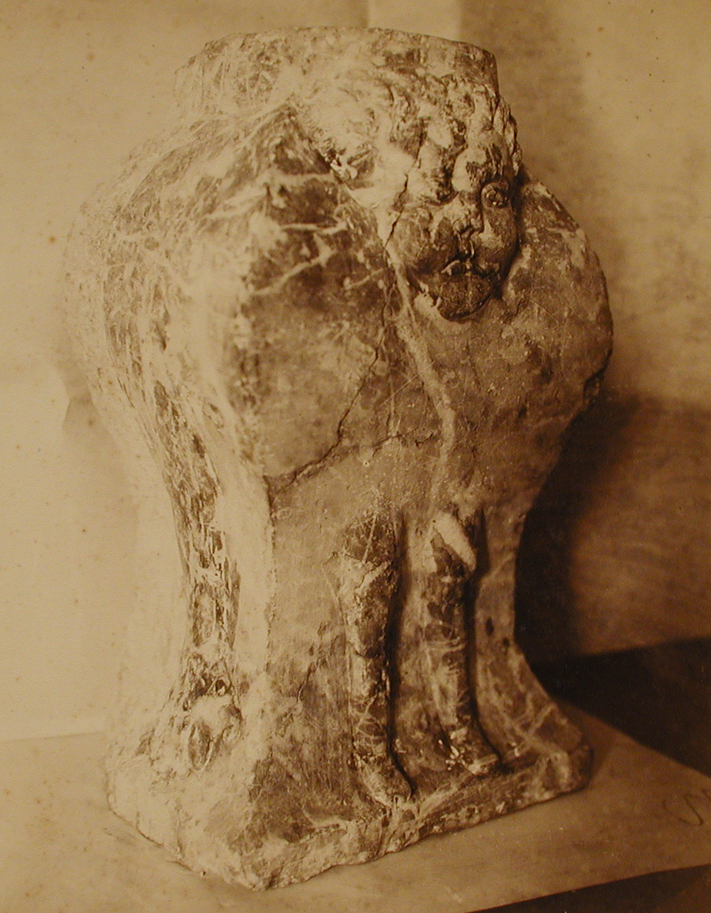 Wahrscheinlich die älteste fotografische Darstellung der Skulptur und möglicherweise eines der Fotos, die für die Zentral-Kommission angefertigt wurden