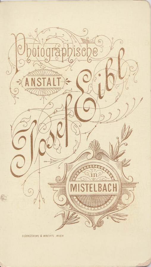 Rückseite einer Hartkartonfotografie von Josef Eibl vor 1896